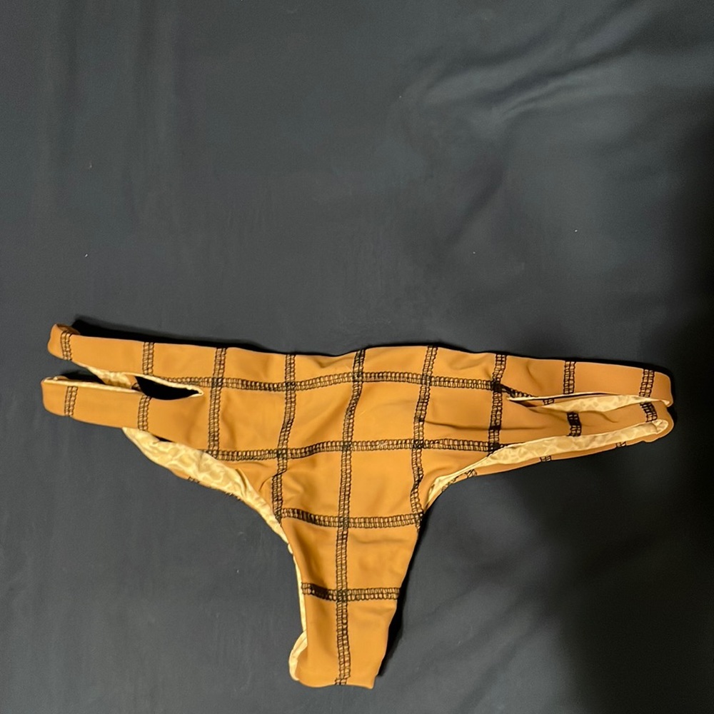 Acacia bottoms size Medium